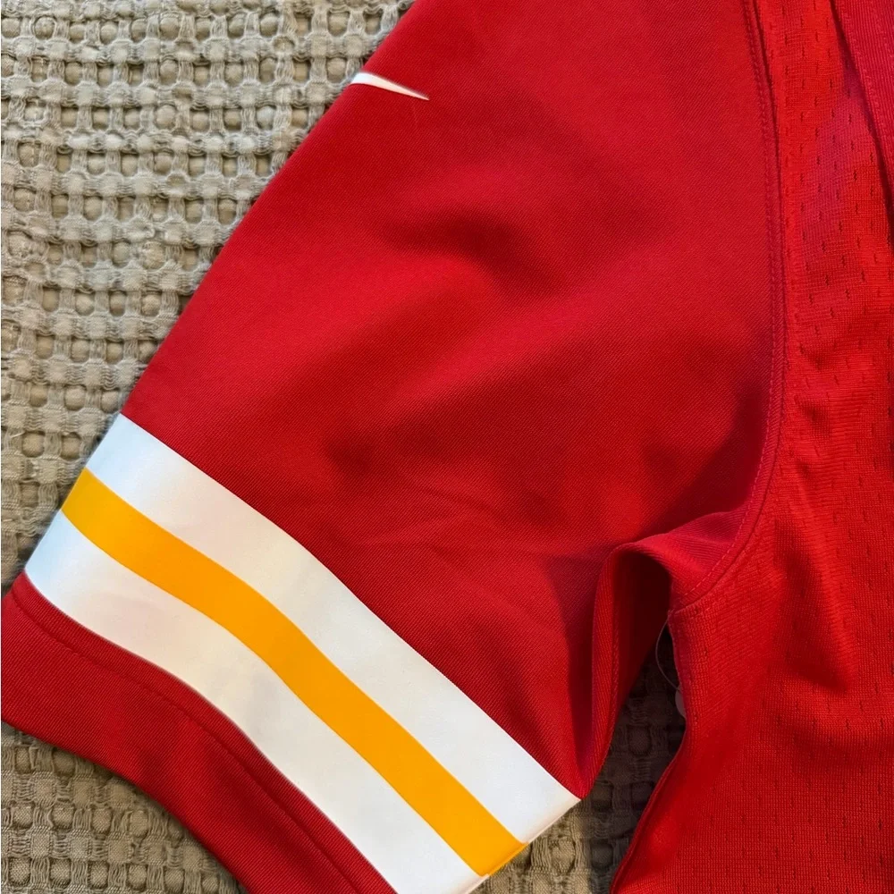 Nike NFL Red Classic Pat Mahomes #15 Kansas City Chiefs Super Bowl Jersey - Picture 9 of 11
